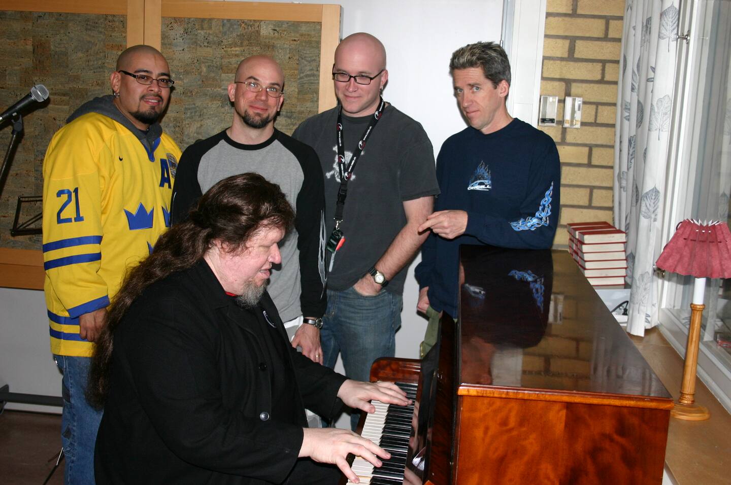 Pastor Bob Beeman jammar inför Torniquet på Bobfest 2005.