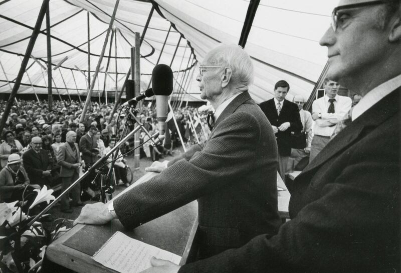 År 1974 höll Lewi Pethrus en magnifik predikan, under Nyhemsveckan. Då sa han också följande: ”Man har frågat mig varför jag startade KDS. Jag ska svara er, jag vågade inte låta bli!” Rune Jonsson / Dagen arkiv