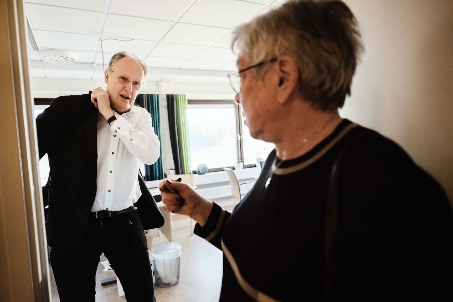 Svenska kyrkan har tagit över skola, vård och hotell i Fagersta vi träffar kyrkoherden Henrik Rydberg som är en drivande kraft.