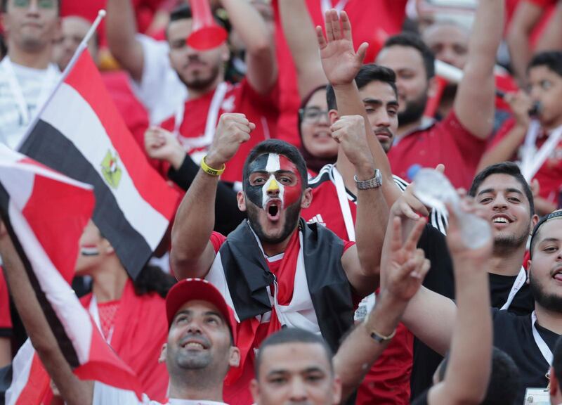 Egyptiska fans på läktarna i Kario under gruppspelsmatchen mot Zimbabwe.