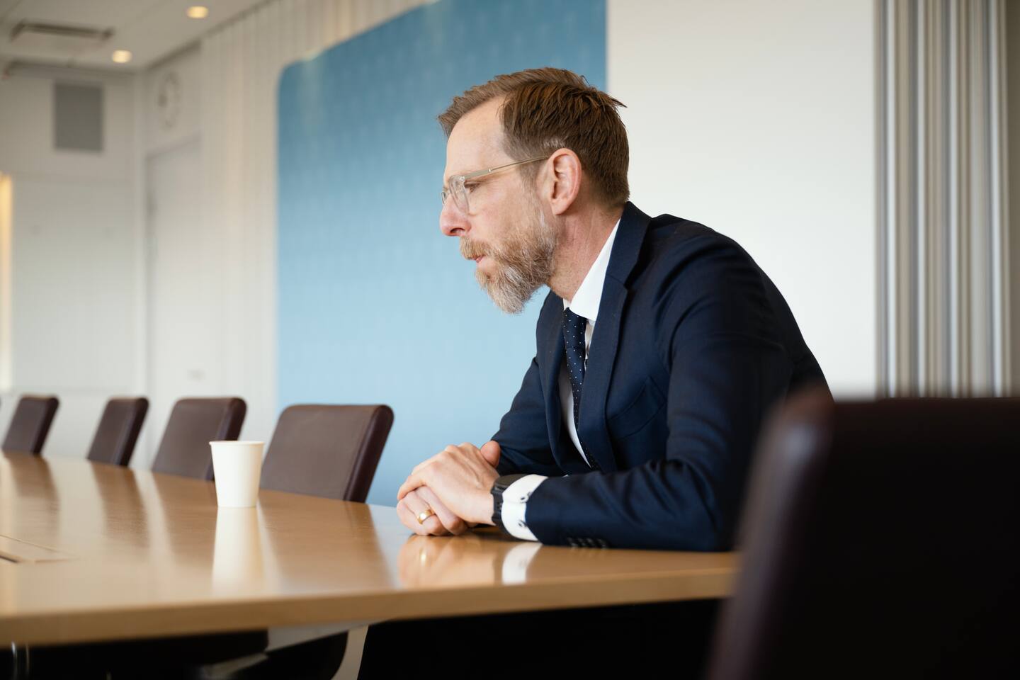 2025-03-07 Stockholm
Jakob Forssmed, Sveriges socialminister (KD), vi träffar honom i Rosenbad för att prata om existensiella frågor.