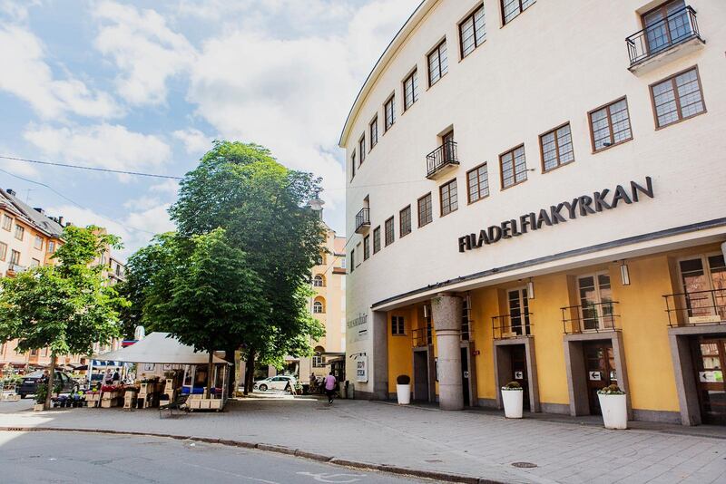 I dagsläget vet ingen när – eller om – den planerade renoveringen av Filadelfiakyrkan kan dra igång. Samtidigt håller slottet i direkt anslutning till kyrkan på att tömmas.