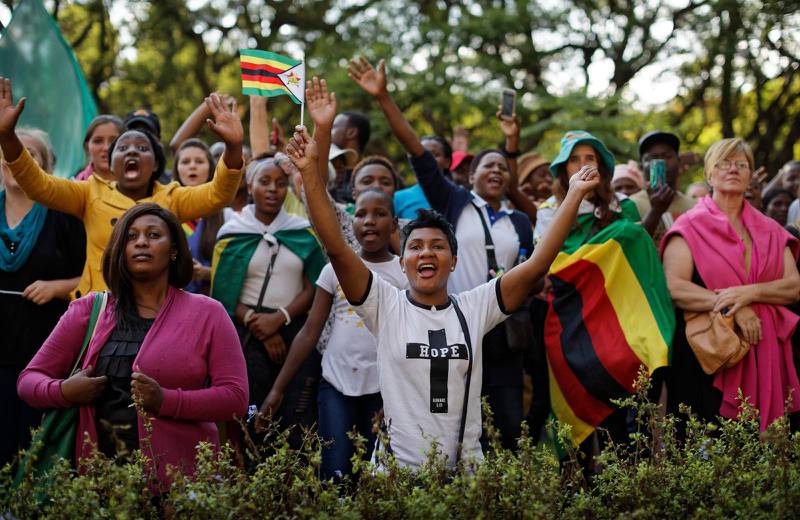 FREDSMÖTE. En freds- och bönemanifestation i Zimbabwes huvudstad Harare från november 2017. 