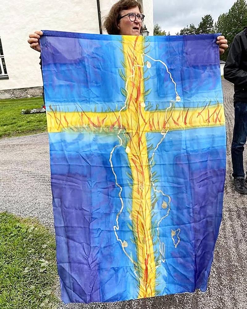 I Umeå fick teamet en svensk lovsångsflagga.