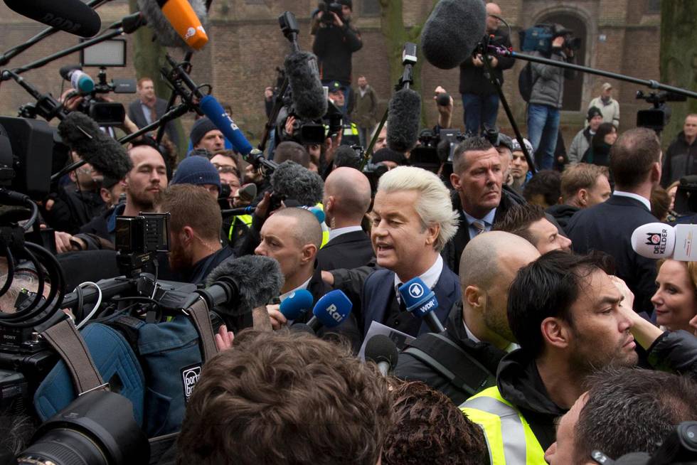 Kontroversielle högerpopulisten Geert Wilders inledde valkampanjen i Nederländerna med en generalattack riktad mot landets marockaner.