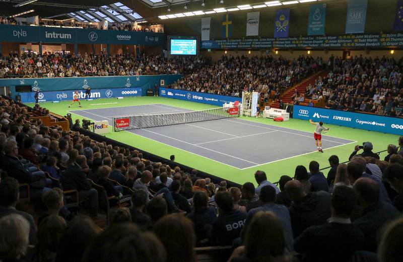 Matchen kommer i stället att spelas i Kungliga Tennishallen.