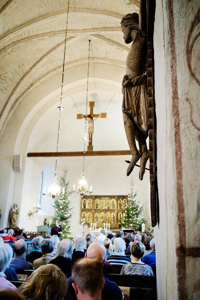 Stämningsfullt. Välkända psalmer, tända ljus och Guds ord. På första advent kommer runt en miljon svenskar till våra kyrkor.