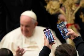 Påven varnar för ökad skärmtid