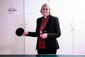 Göteborgs biskop utmanar på pingismatch