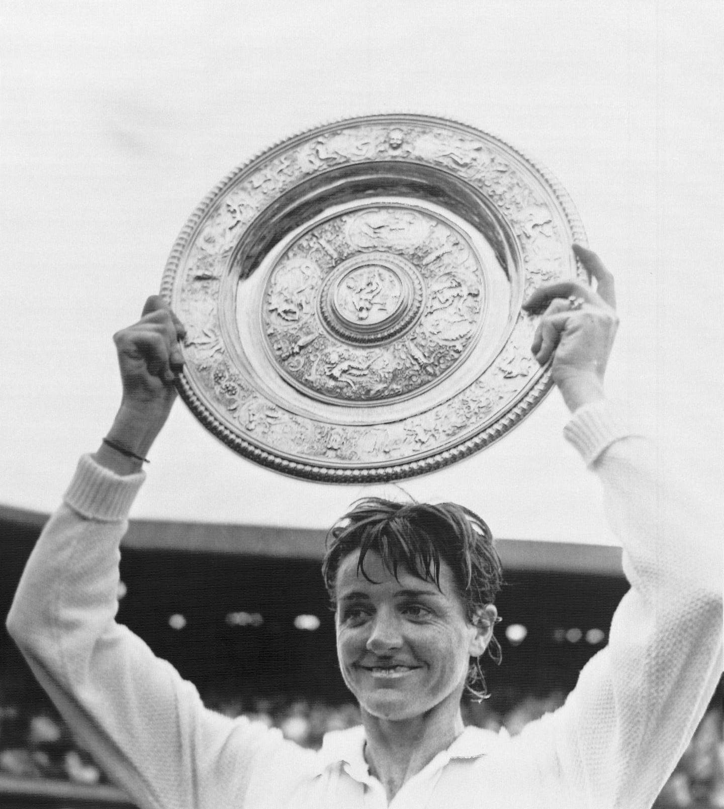 Margaret Court efter segern i Wimbledon-finalen 1970. Samma år vann hon även US Open, Australiska mästerskapen och Franska mästerskapen i tennis.