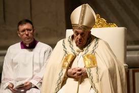 Påven tillbaka efter hälsoproblem – höll påskvaka