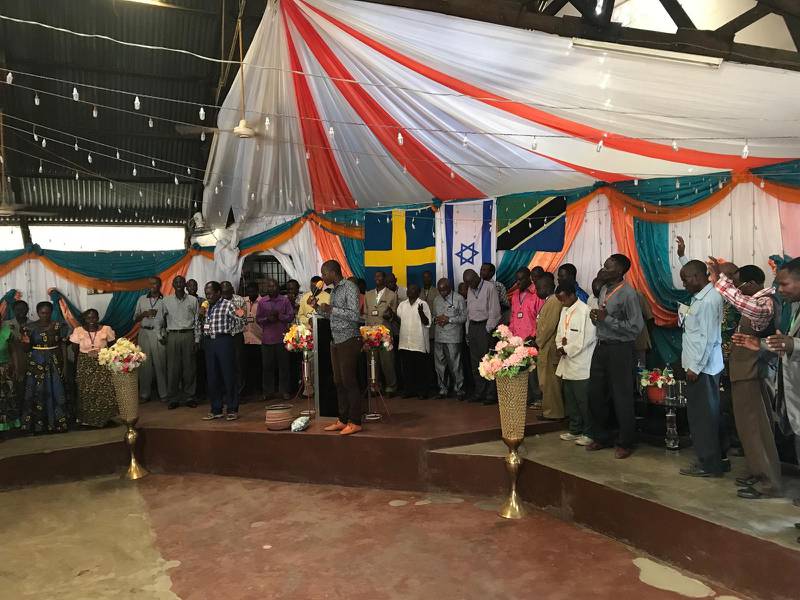 Förbön. Tidigare bön för Sverige i Kidatu, Tanzania.