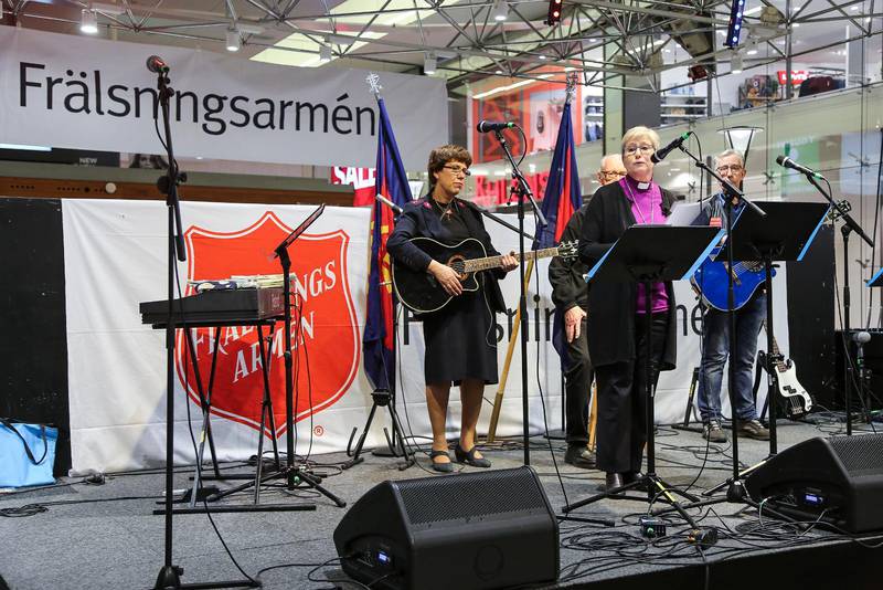 EKUMENIK. Flera kyrkofamiljer deltog i manifestationen för konvertiter, här i Göteborg.