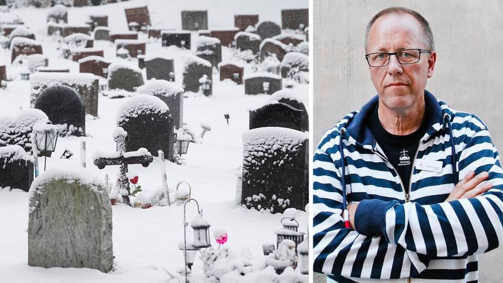 Gravstenar på en vintrig kyrkogård tillhörande Spånga kyrka i Stockholm.