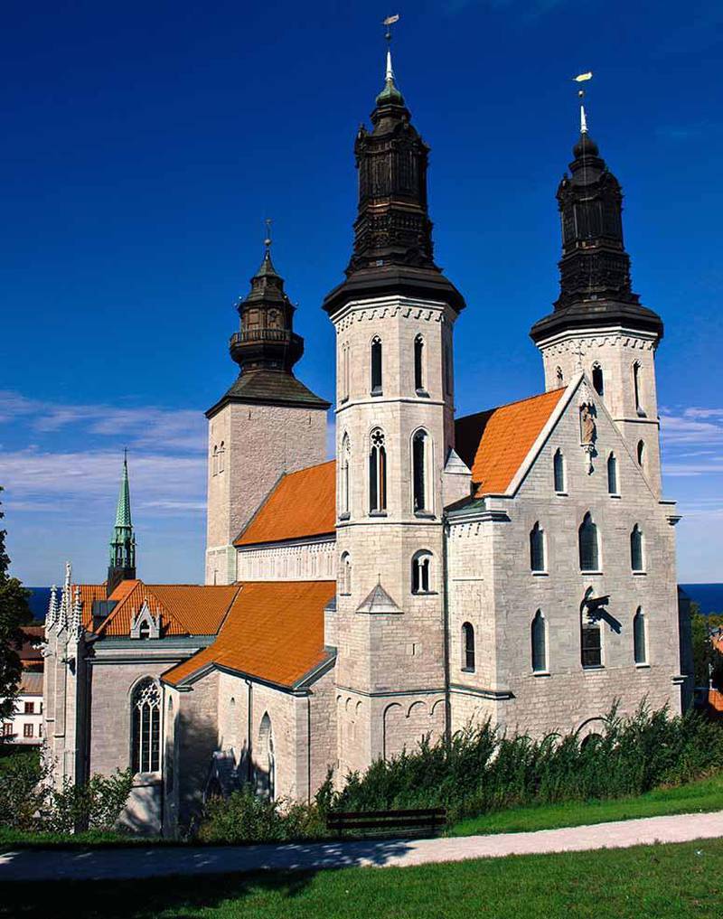 Visby Sankta Maria domkyrka är i sin helhet uppförd under medeltiden. Den första kända kyrkan på platsen började byggas 1190. 1979-1985 genomfördes en omfattande inre och yttre renovering. Taken byttes, murverken förstärktes och fasaderna rengjordes.